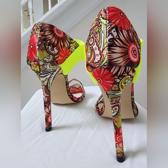 Neo Yellow/Brown Flower Printed Stilletos size 37 - Picture 2 of 7